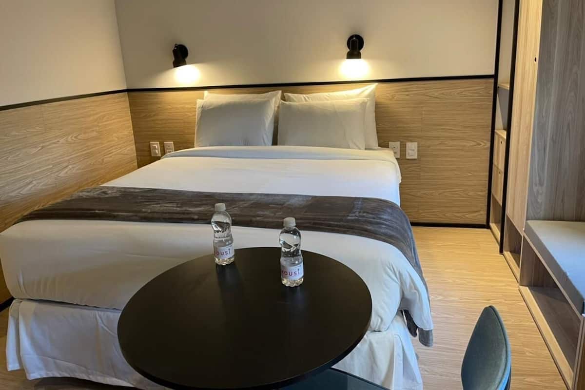 1 bedroom, free WiFi, bed sheets