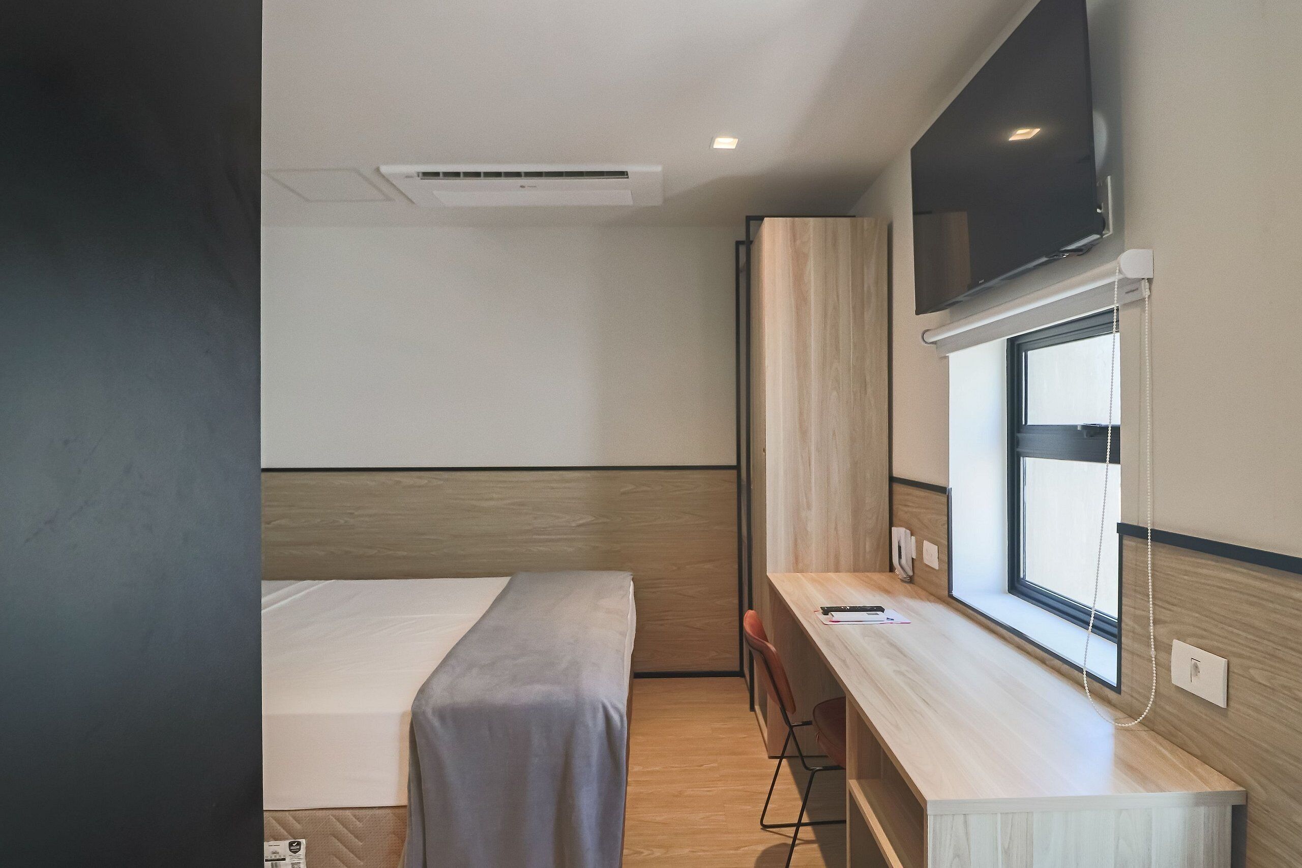 Desk, free WiFi, bed sheets