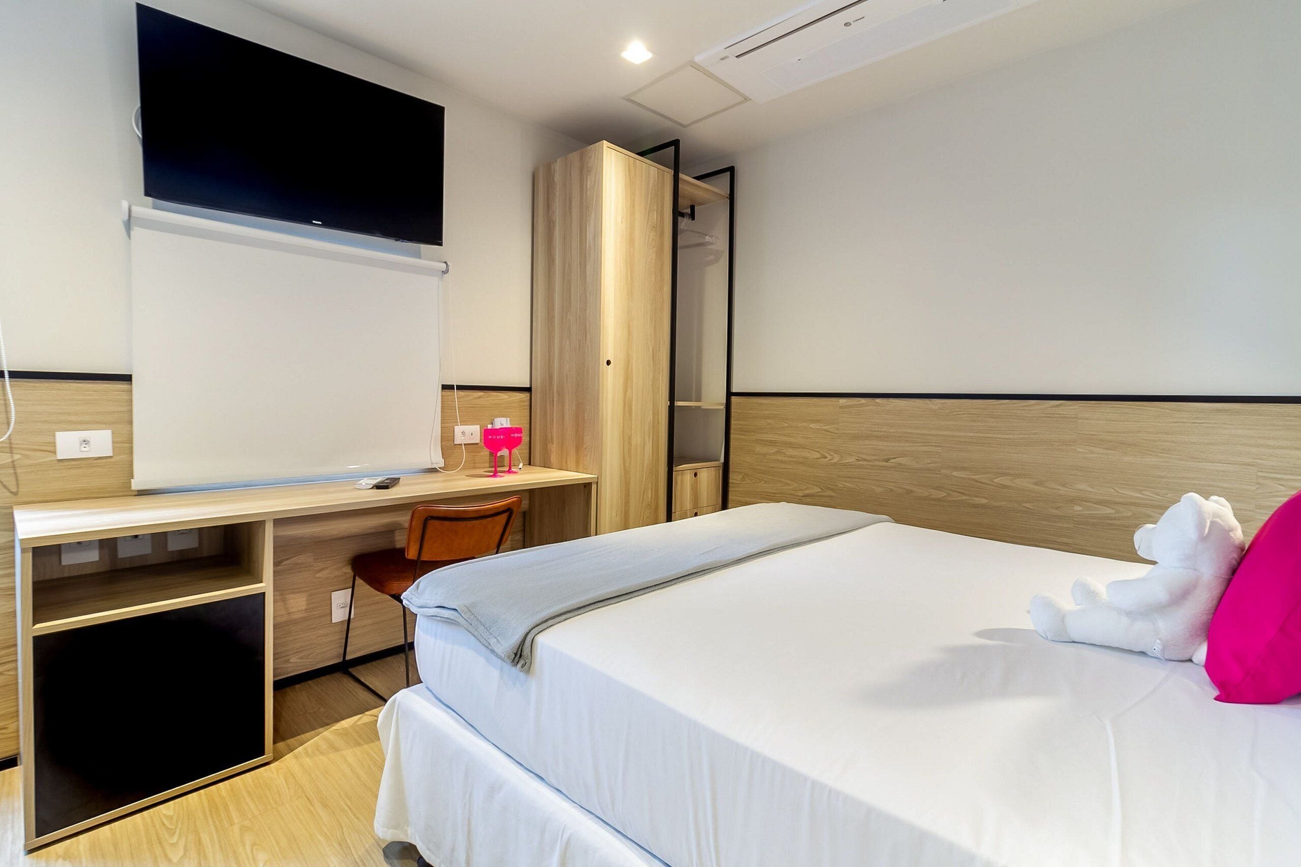 Desk, free WiFi, bed sheets