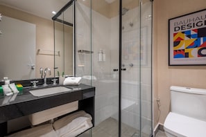 Douche, serviettes fournies