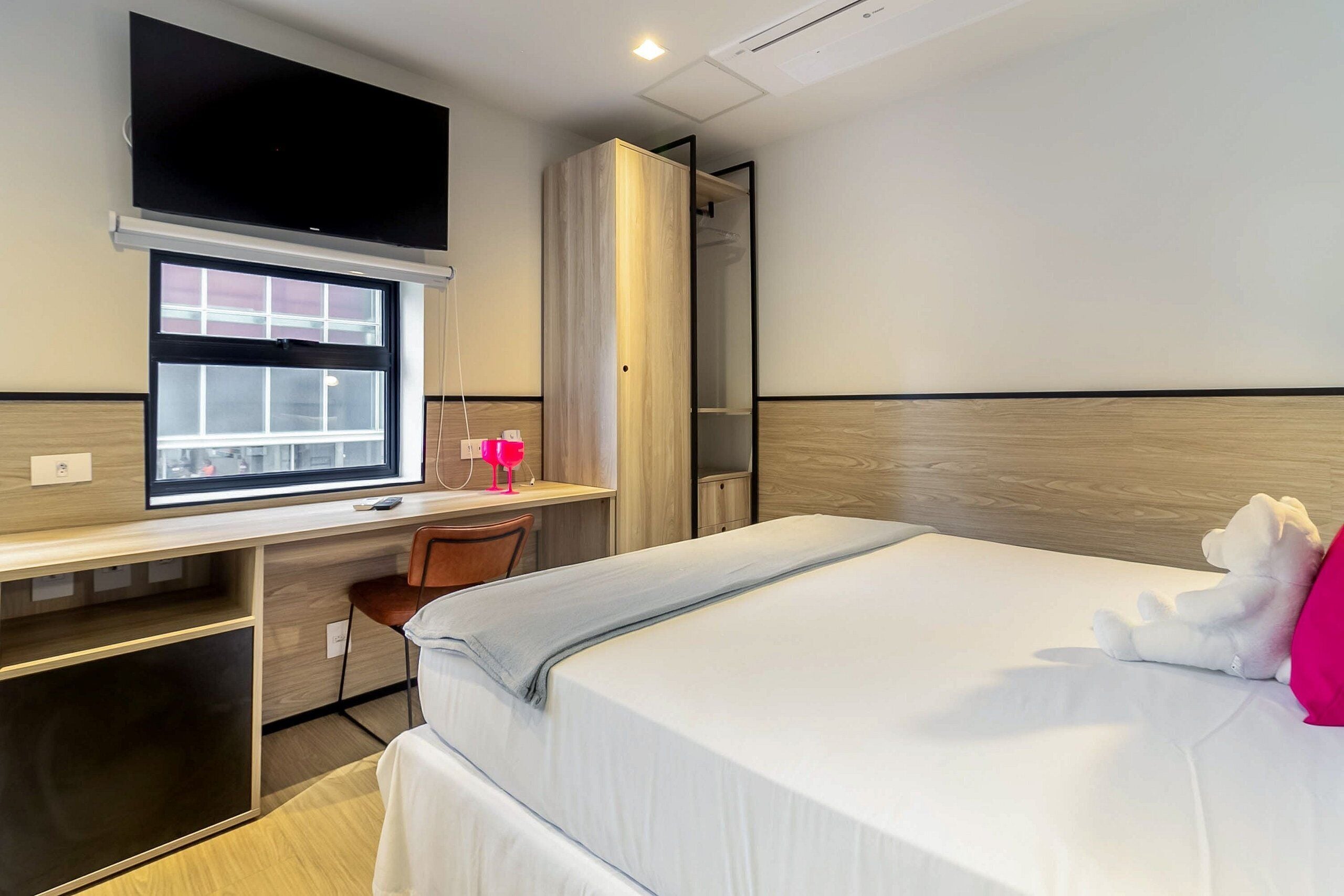 Desk, free WiFi, bed sheets