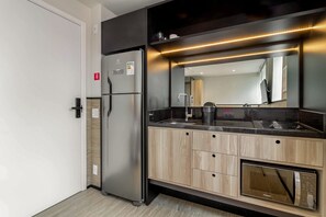 Full-size fridge, microwave, cookware/dishes/utensils