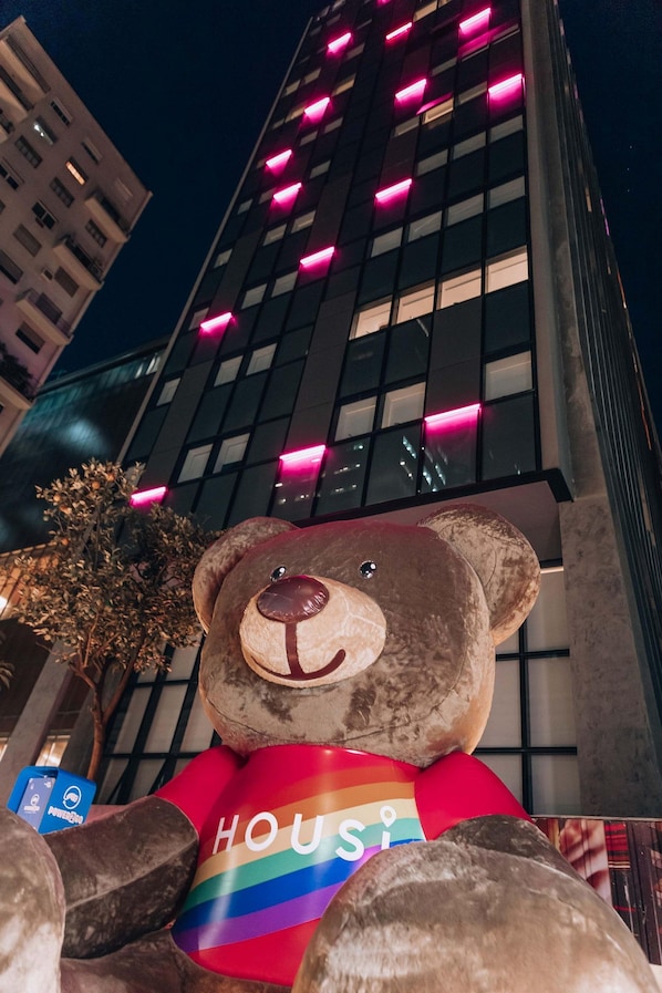 Exterior - Housi Paulista (São Paulo)