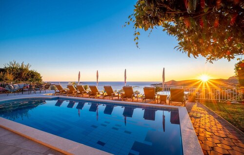 5 bedroom amazing home in Mlini