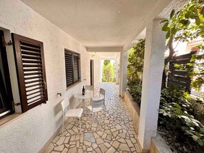 屋外ダイニングエリア