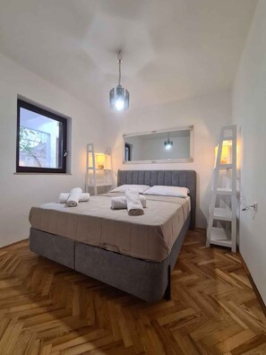 3 عدّة غرف نوم وخدمة الإنترنت