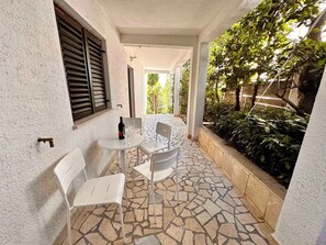 تناول الطعام بالخارج