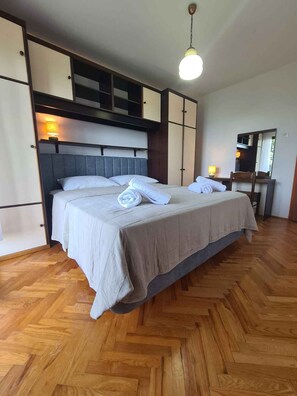 3 室のベッドルーム、WiFi