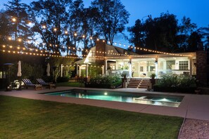 Et oppvarmet basseng