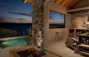 Outdoor dining - Nice home in Mimice with sauna (Mimice)