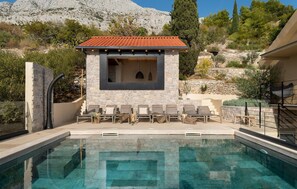A heated pool - Nice home in Mimice with sauna (Mimice)