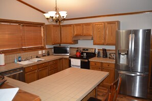 Refrigerador, microondas, horno, placa de cocina