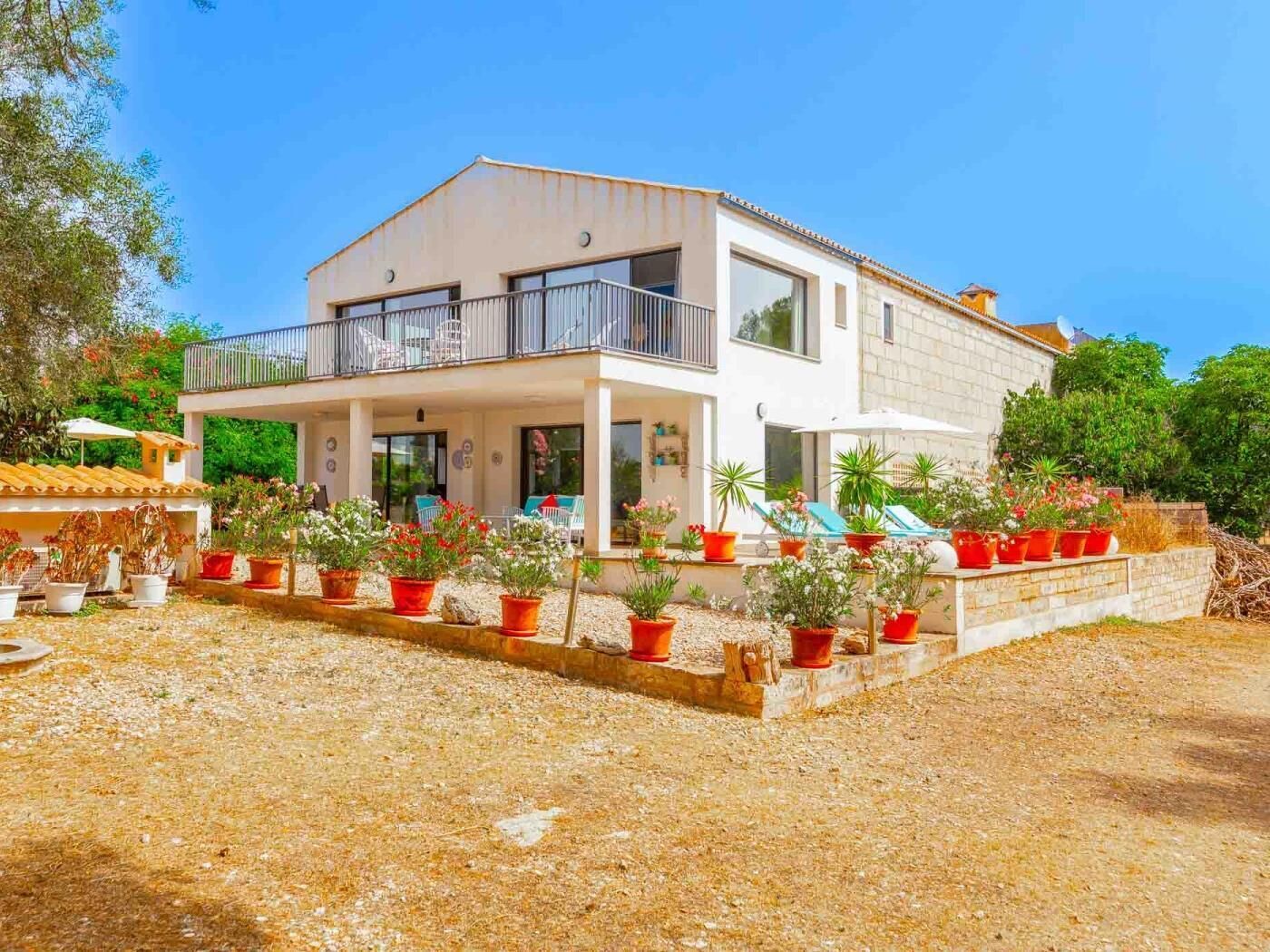 Beautiful country house for 4 people next to Can Picafort