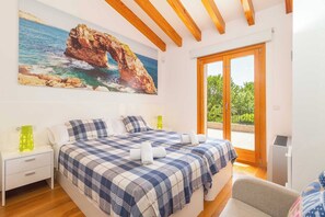 5 soverom, strykejern/-brett, internettilgang og sengetøy