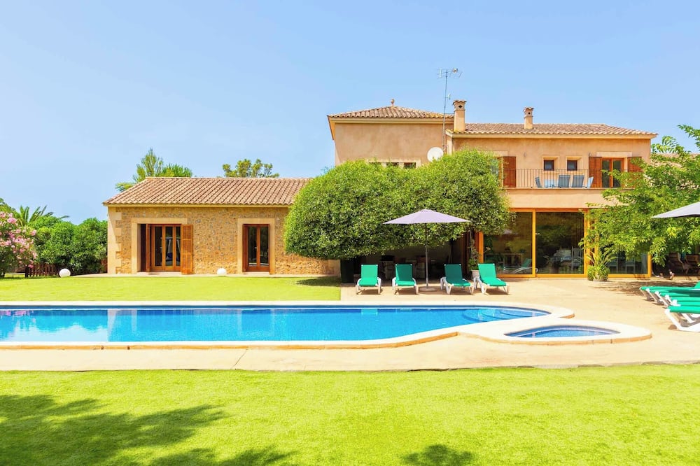 Magnificent Villa for 10 people and private pool located in Santa Margalida
