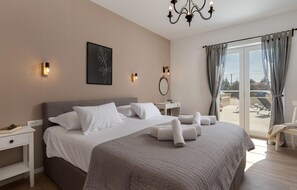 3 chambres, coffre-fort, lit de bébé portatif, accès au Wi-Fi (inclus)