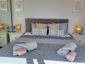 3 chambres, fer et planche à repasser, accès Internet, draps fournis