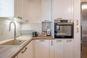 Private kitchen - Family-friendly place steps from Mall of Sofia (Sofia)