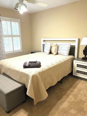 4 habitaciones, escritorio, tabla de planchar con plancha y wifi gratis 