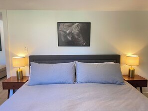 2 chambres, coffre-fort, bureau, fer et planche à repasser