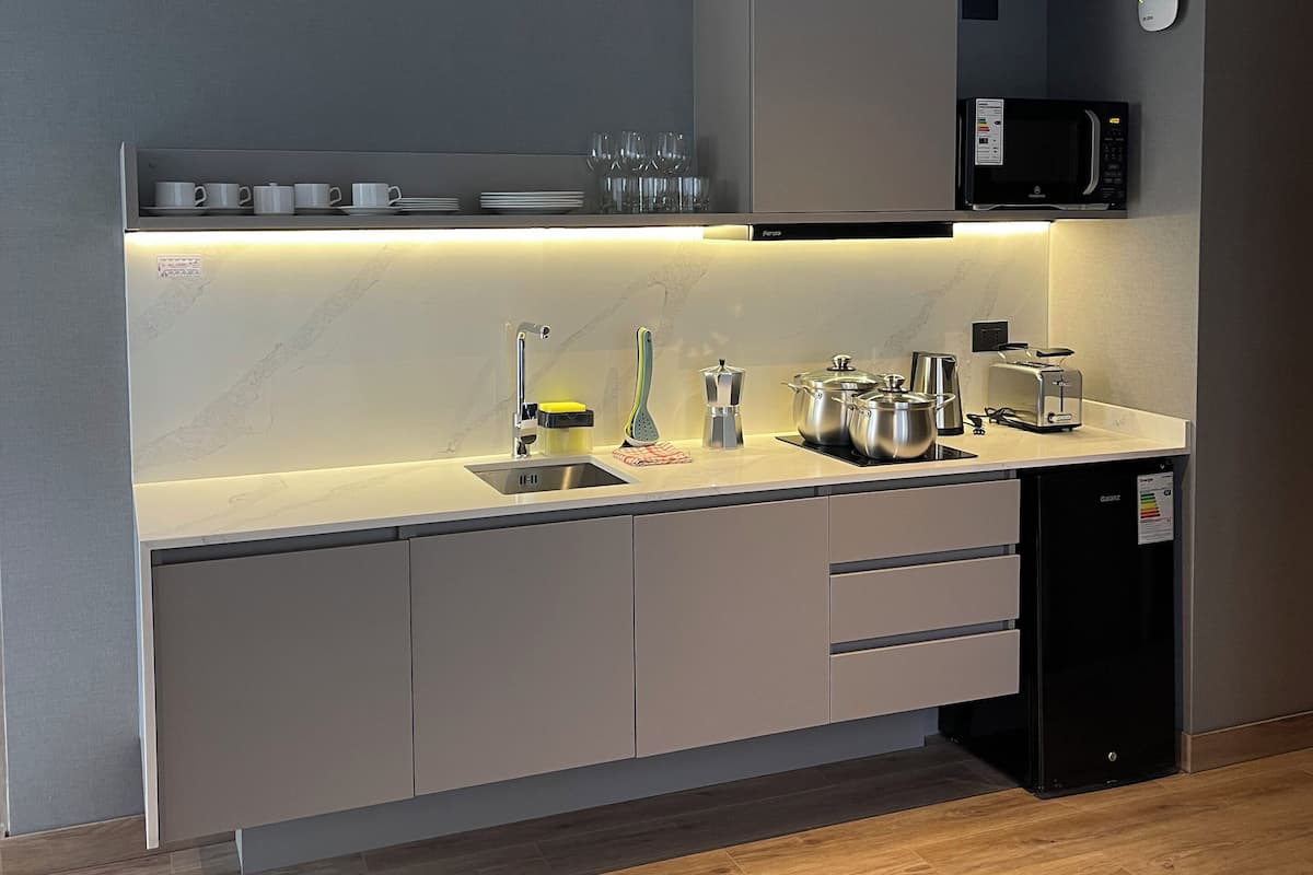 Apartamento, 2 habitaciones | Cocina privada | Frigorífico pequeño, microondas, tostadora y utensilios de cocina