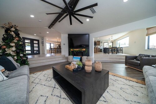 7200 Sq Ft Luxury Compound ~ 8BR / 9BA ~ 1.5 Acre