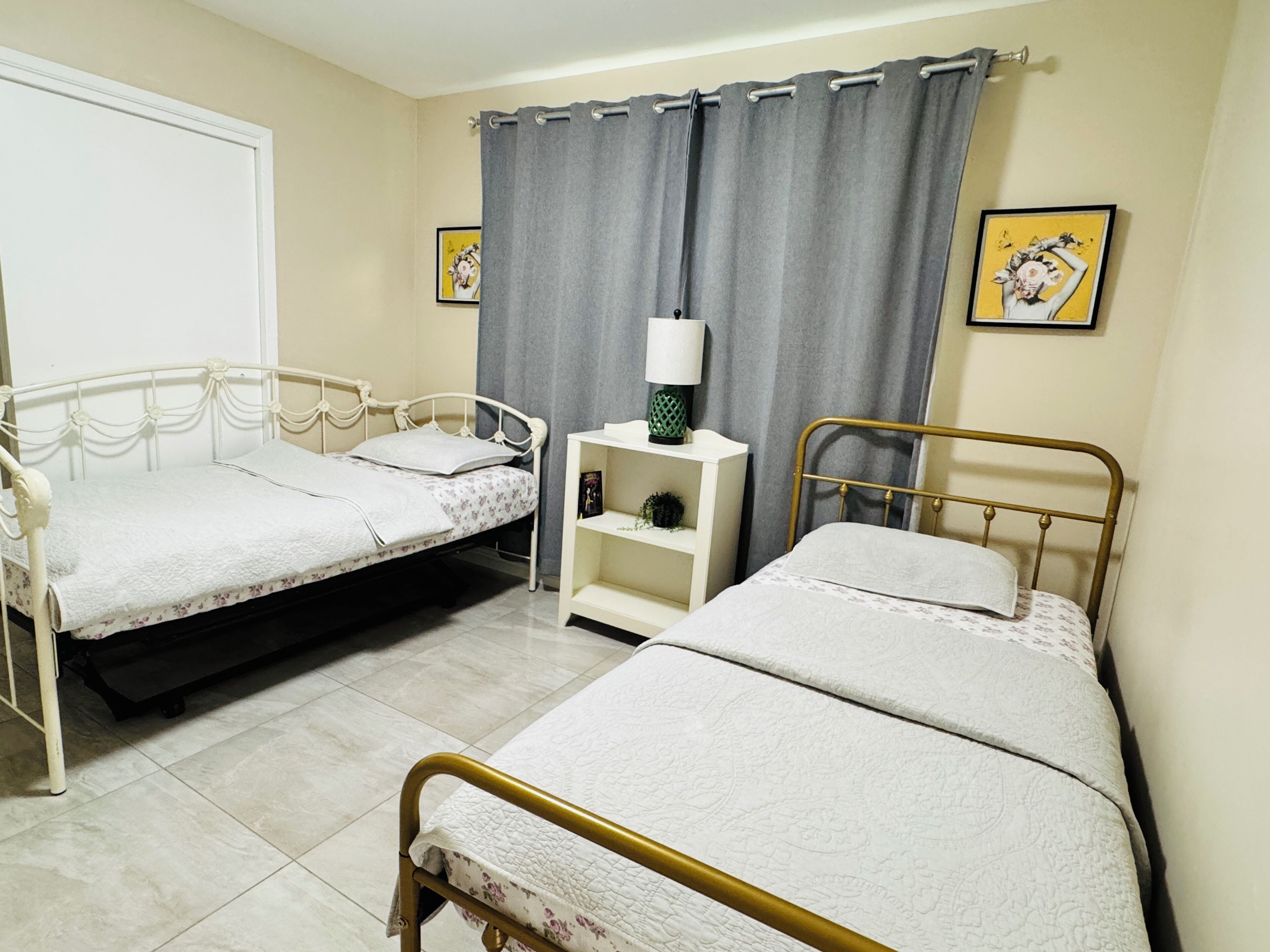 3 dormitorios, tabla de planchar con plancha, wifi gratis y ropa de cama