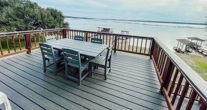 Fishing paradise!!! House on Livingston with private dock!