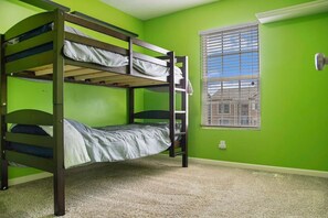 3 bedrooms, desk, iron/ironing board, travel cot - Cozy Omaha Home 3 bdrm 2 baths (Omaha)
