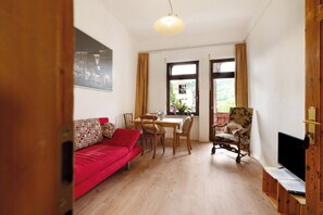 电视、DVD 播放器、乒乓球