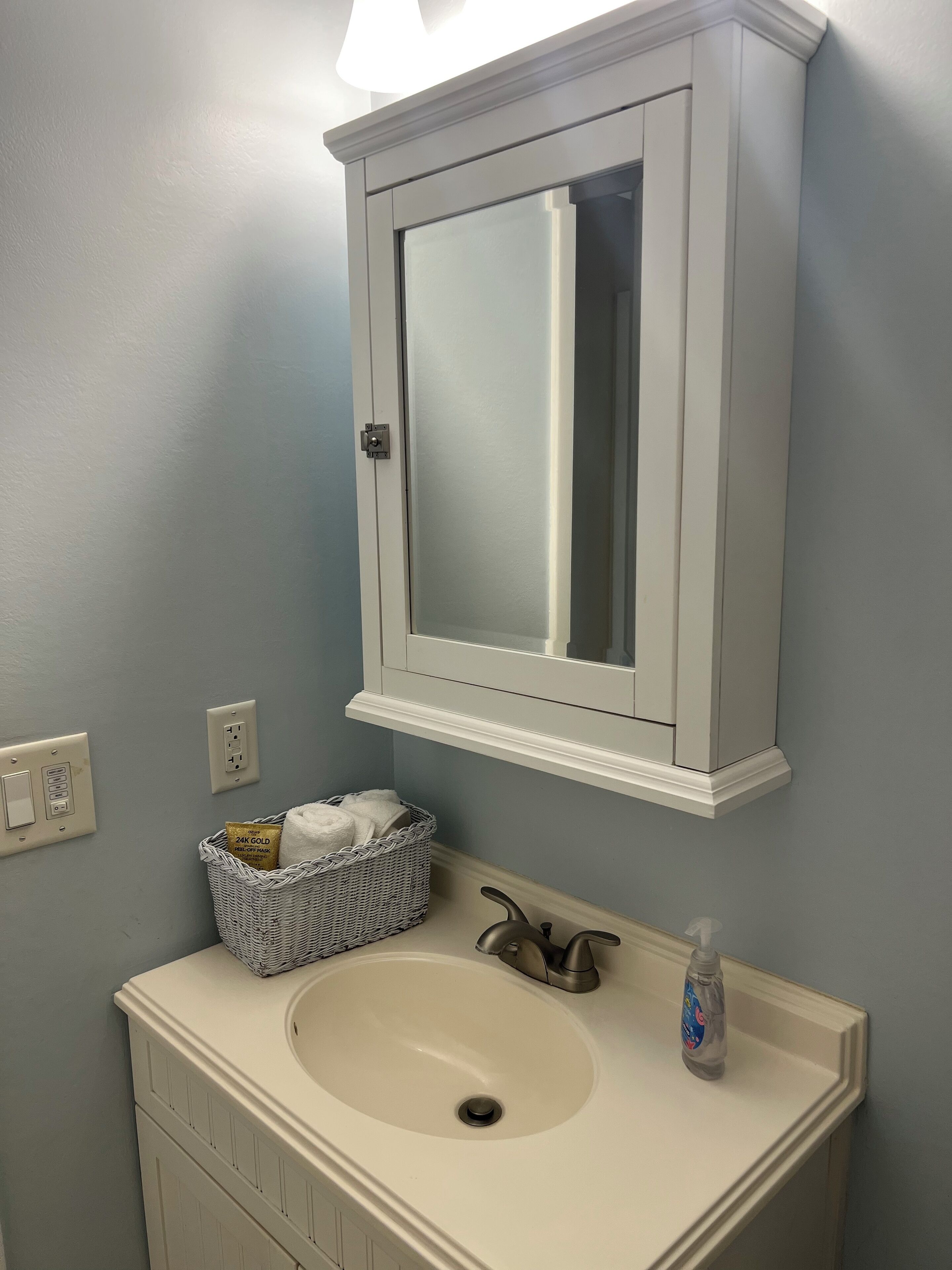 Renovated Townhouse East Casa Blanca -10 Min UF-5 Min to Regal Butler TownCenter