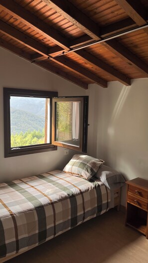 2 Schlafzimmer, Reisekinderbett, kostenloses WLAN, Bettwäsche