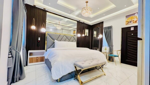 In-room safe, desk, laptop workspace, iron/ironing board - Kamara Lakeview Hotel (Bamahu)