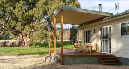 Koolbury Cottage. Farmstay Valley Retreat