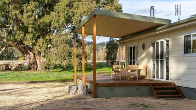 Koolbury Cottage. Farmstay Valley Retreat