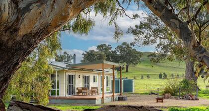 Koolbury Cottage. Farmstay Valley Retreat