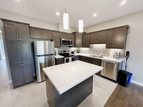 4 Bedroom and 4 Full Bathroom Bungalow Minutes from Niagara Falls