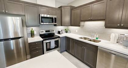 4 Bedroom and 4 Full Bathroom Bungalow Minutes from Niagara Falls