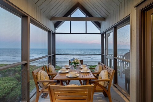 Gorgeous OCEANFRONT Fully Updated Villa- East Beach Kiawah