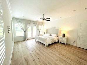 6 habitaciones, tabla de planchar con plancha, wifi y ropa de cama