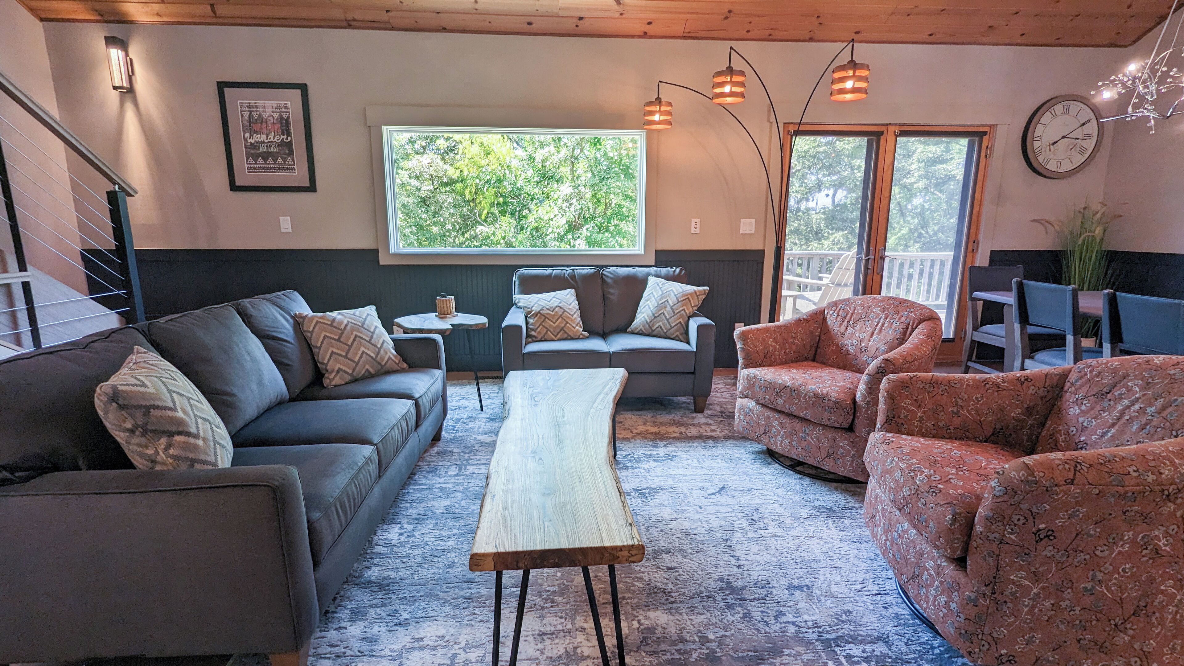 Smart TV, fireplace, books, offices