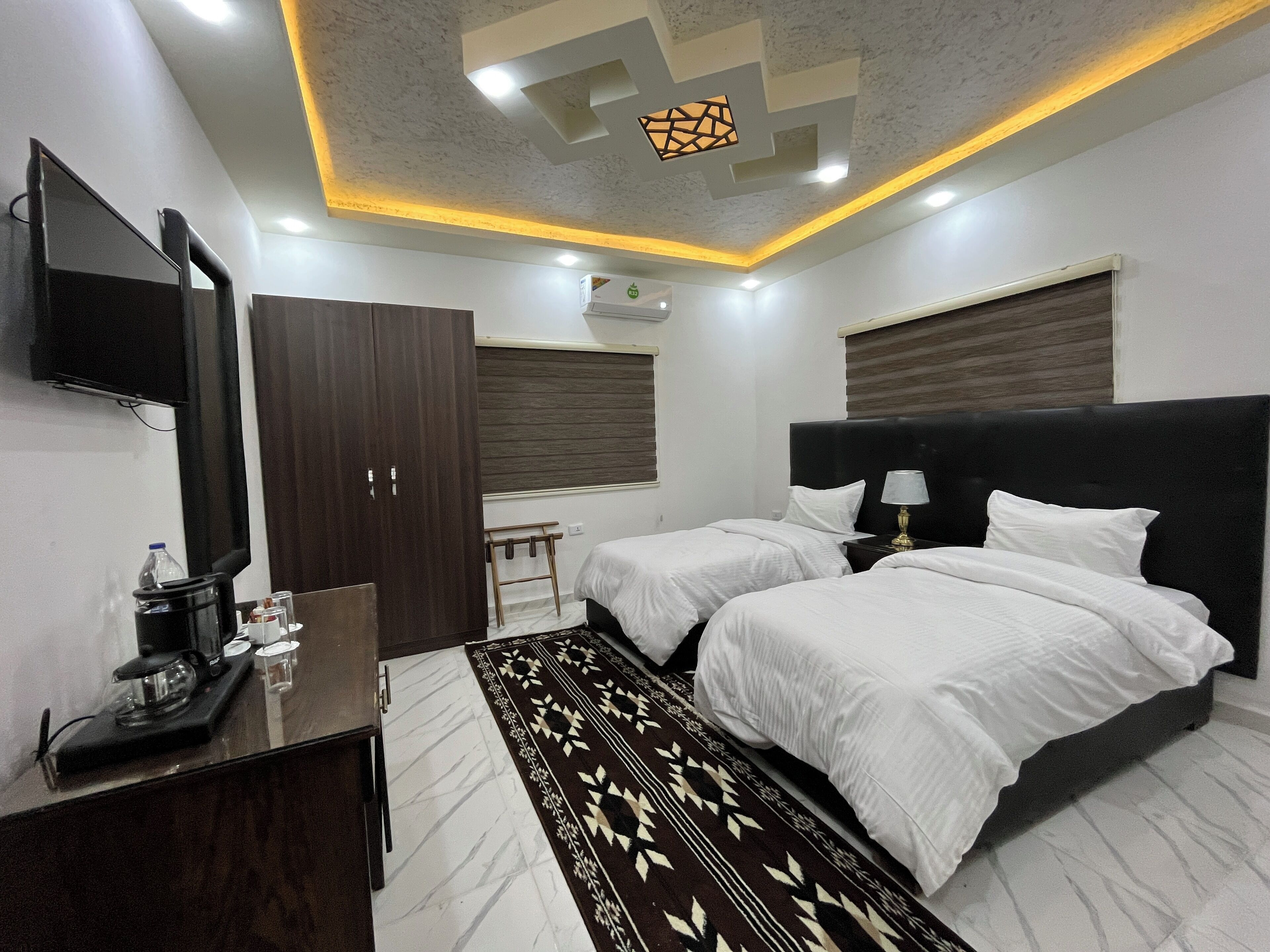 5 bedrooms, WiFi, bed sheets