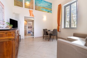 TV - Villa "Water Run" with Sea View, Private Pool and Wi-Fi (bari)