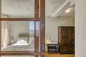 3 bedrooms, iron/ironing board, free WiFi, bed sheets - Holiday Home 'La Rectoría De Castellar' with Mountain View, Pool, Garden & Wi-Fi (LA VALL DE BIANYA)