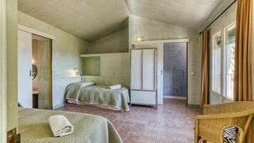 3 chambres, fer et planche à repasser, Wi-Fi gratuit, draps fournis