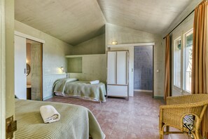3 bedrooms, iron/ironing board, free WiFi, bed sheets