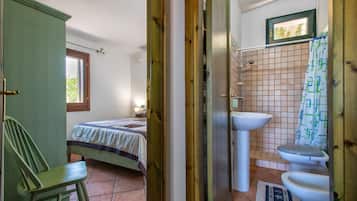 1 bedroom, bed sheets, wheelchair access