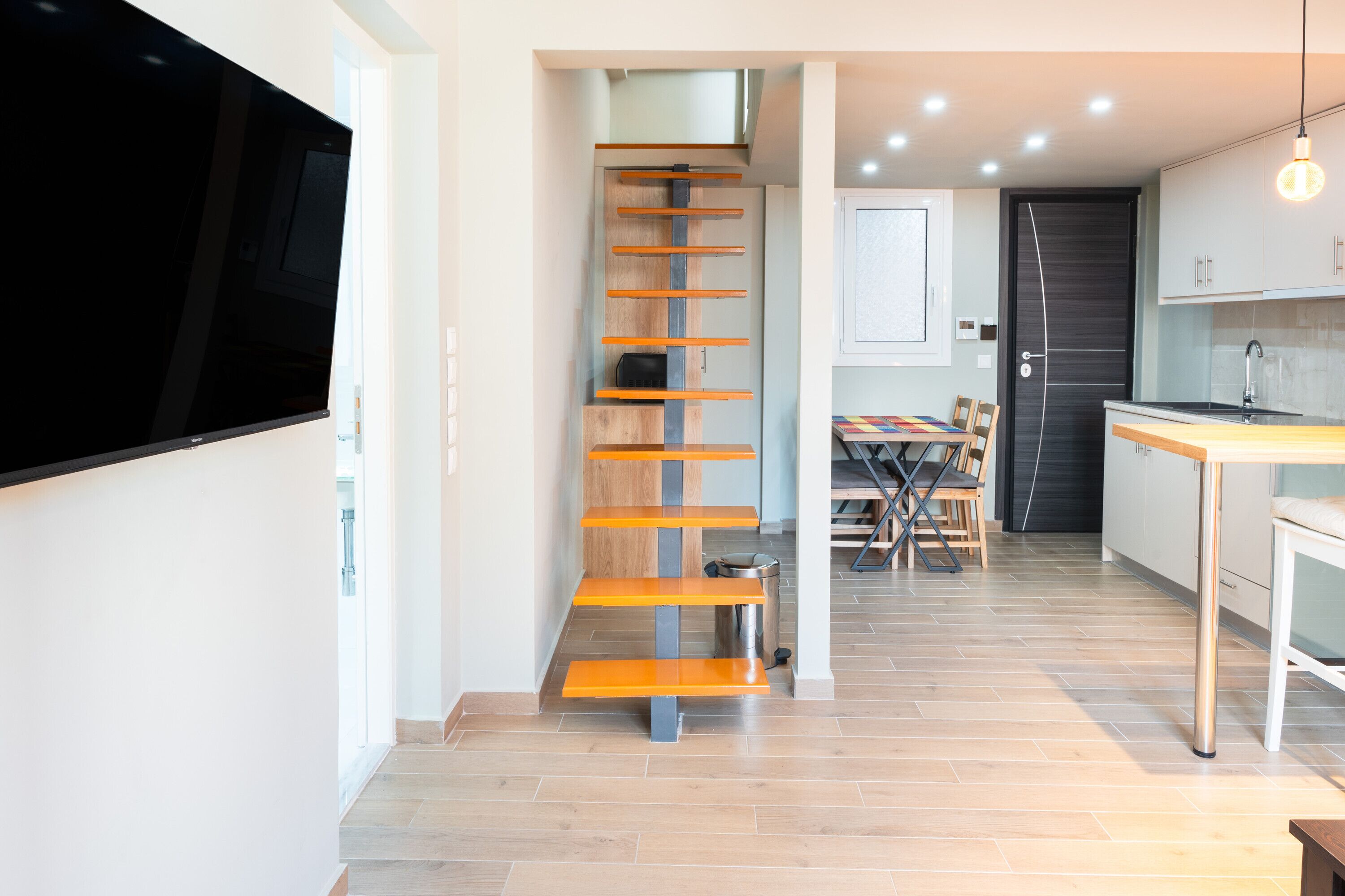 المنشأة من الداخل