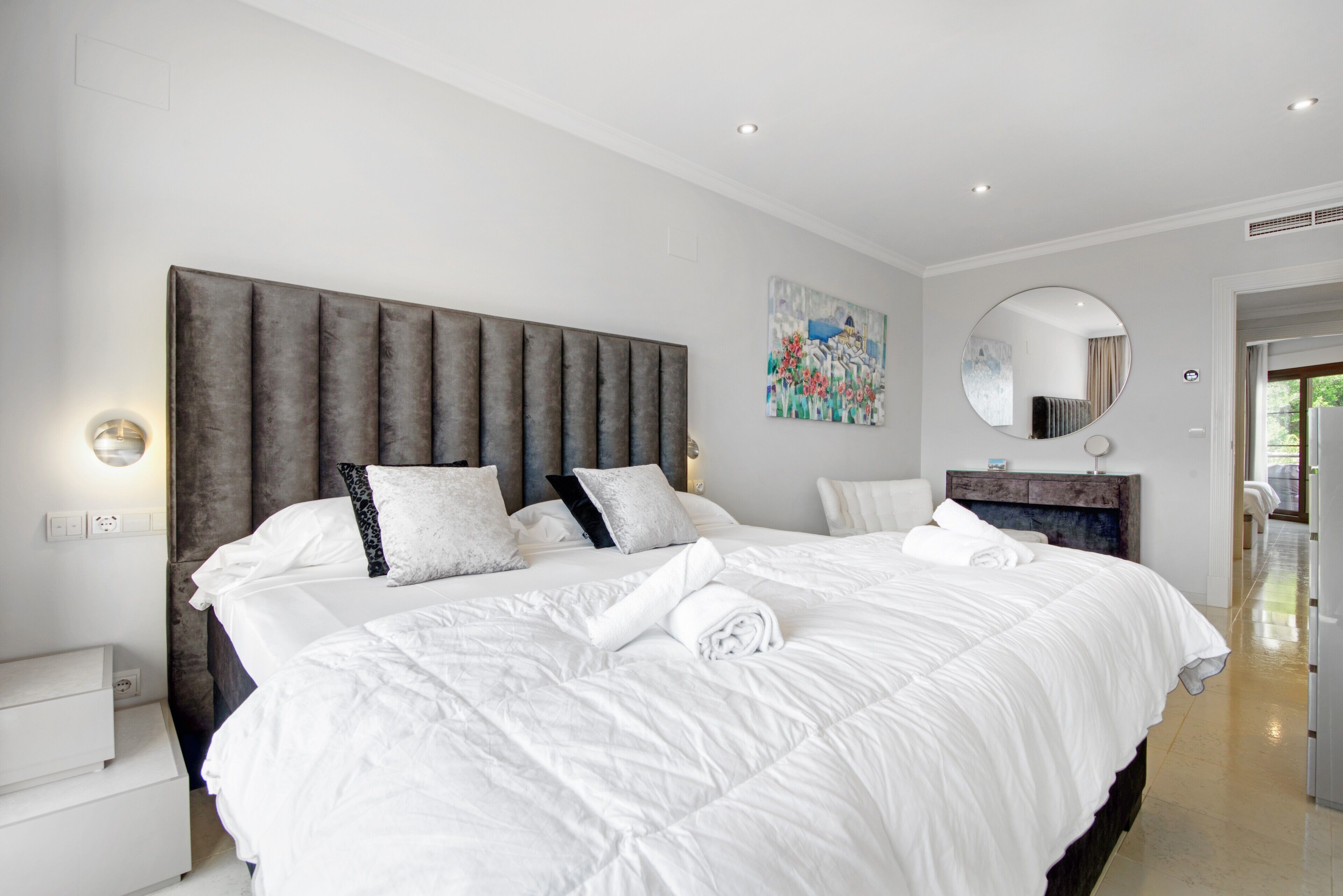 4 bedrooms, iron/ironing board, free WiFi, bed sheets