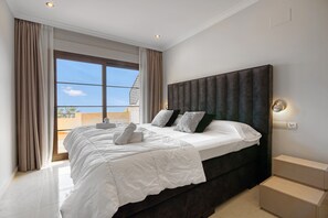 4 bedrooms, iron/ironing board, free WiFi, bed sheets